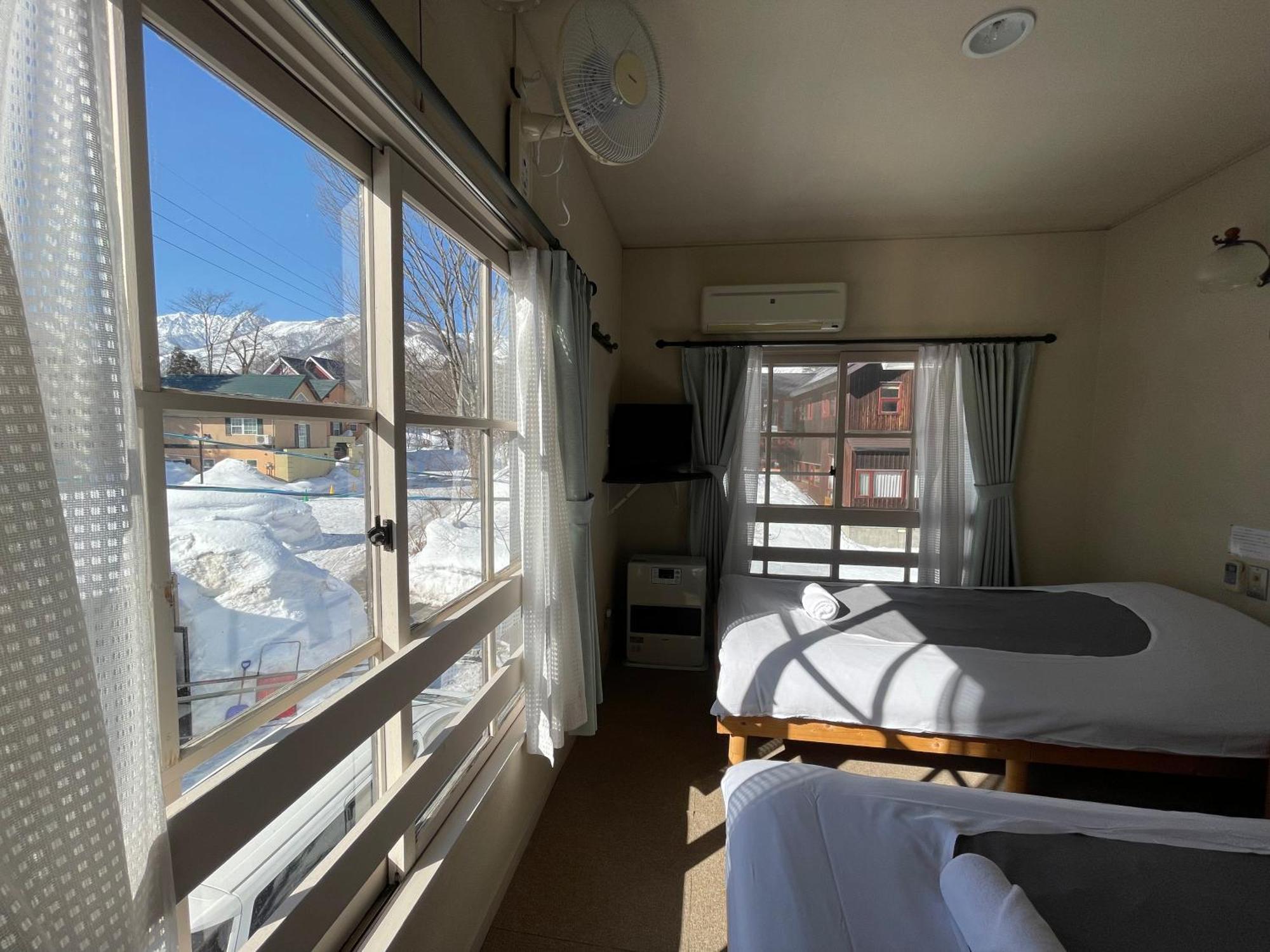 Hakuba Snow Fox Bed and Breakfast Eksteriør billede